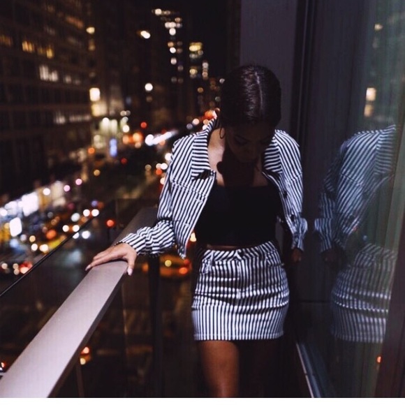 Pin stripe  crop jacket and skirt set - Picture 2 of 3